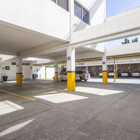 Capital O Hotel Suites Andrade ليون المظهر الخارجي الصورة