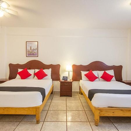 Capital O Hotel Suites Andrade ليون المظهر الخارجي الصورة