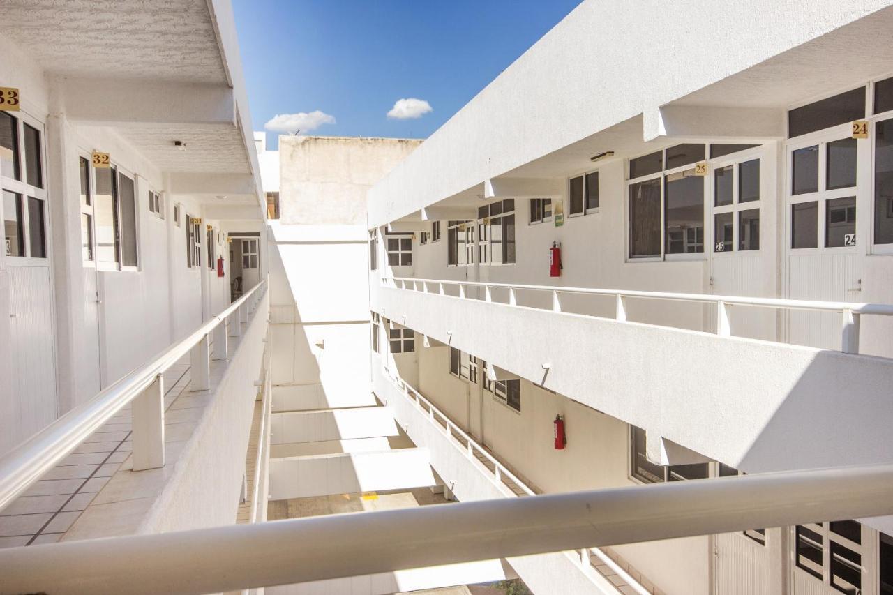 Capital O Hotel Suites Andrade ليون المظهر الخارجي الصورة