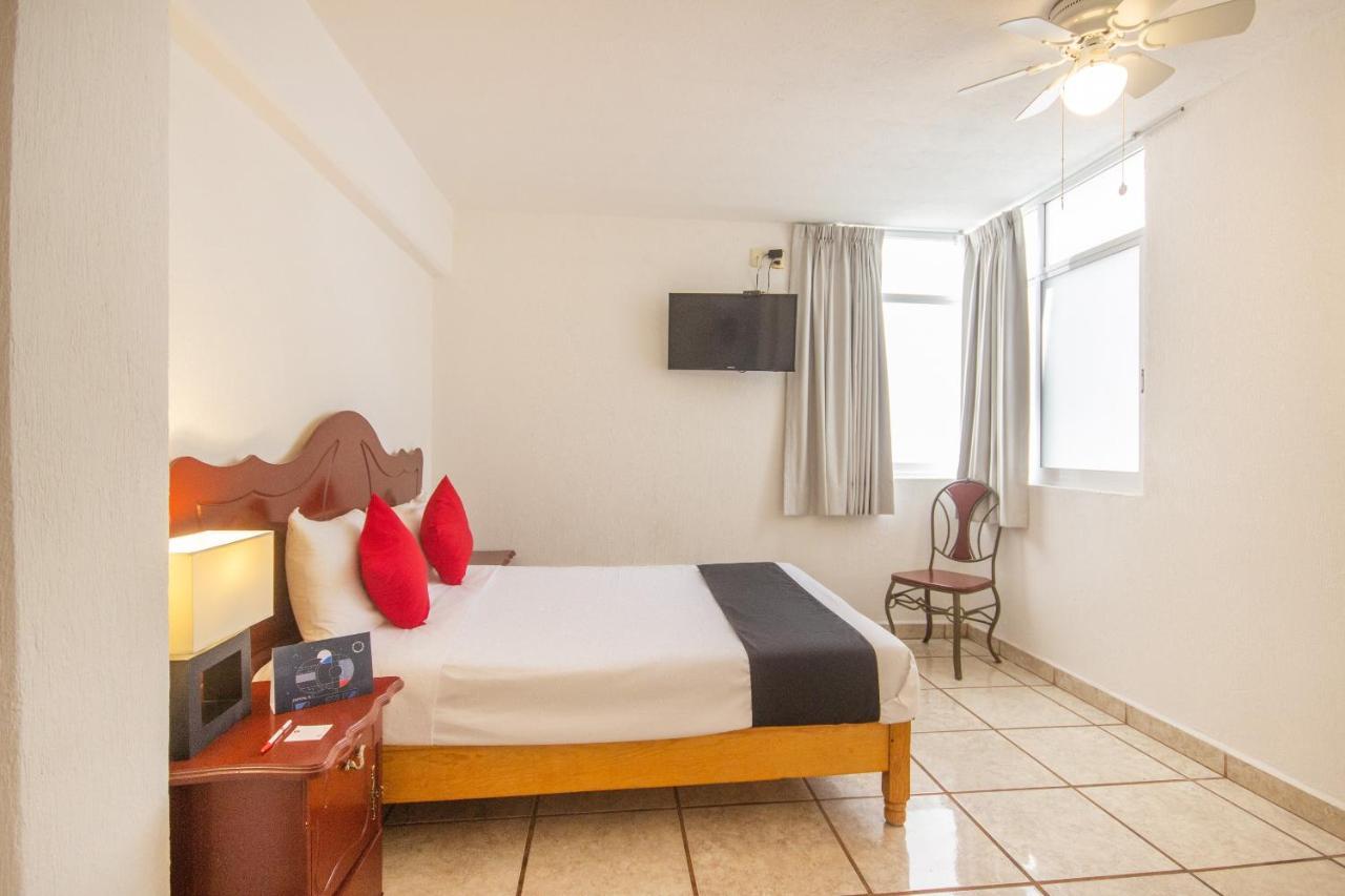 Capital O Hotel Suites Andrade ليون المظهر الخارجي الصورة
