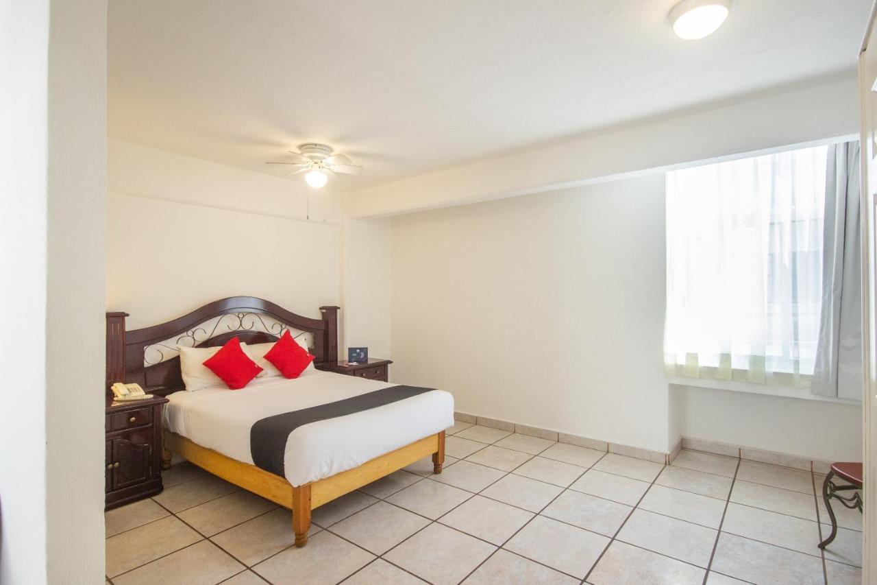 Capital O Hotel Suites Andrade ليون المظهر الخارجي الصورة