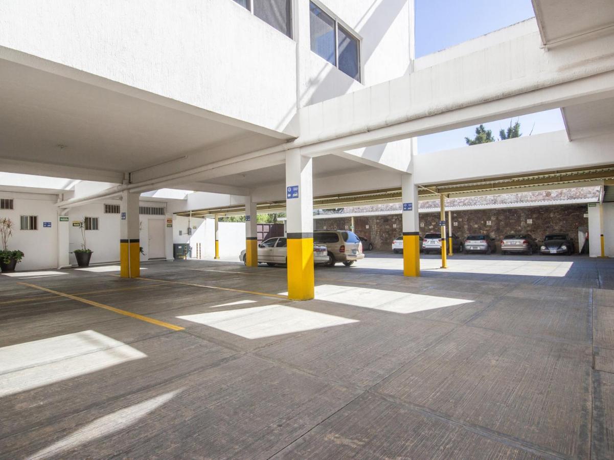 Capital O Hotel Suites Andrade ليون المظهر الخارجي الصورة