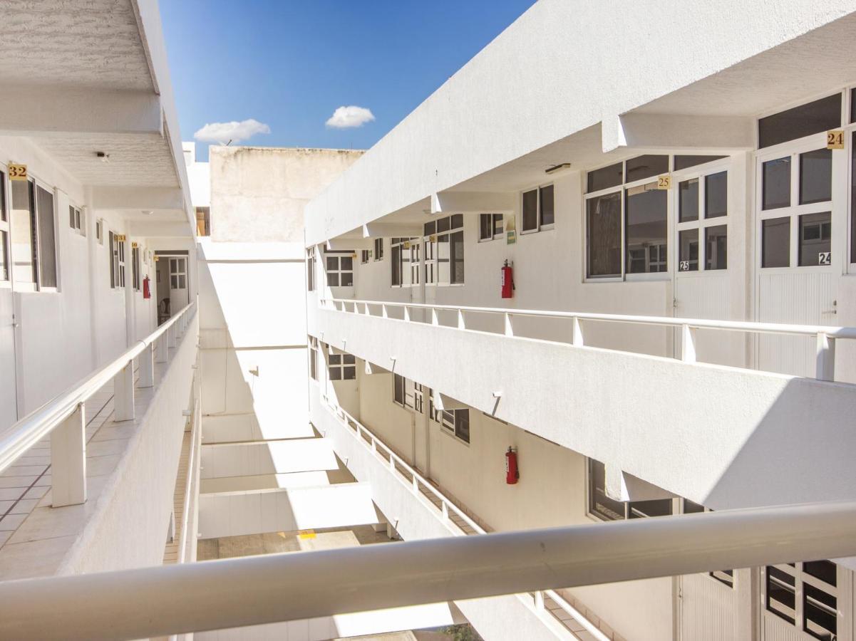 Capital O Hotel Suites Andrade ليون المظهر الخارجي الصورة